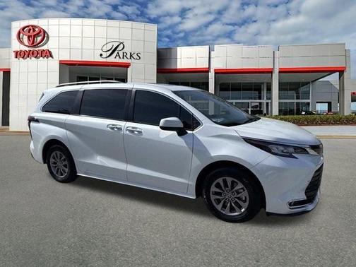 2022 Toyota Sienna XLE