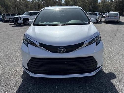 2022 Toyota Sienna XLE