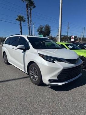 2022 Toyota Sienna XLE