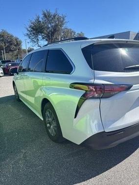 2022 Toyota Sienna XLE