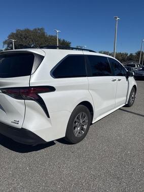 2022 Toyota Sienna XLE