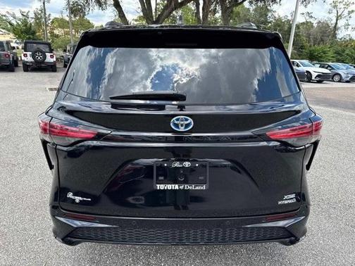 2022 Toyota Sienna XSE 7 Passenger