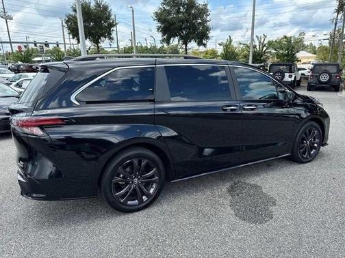 2022 Toyota Sienna XSE 7 Passenger