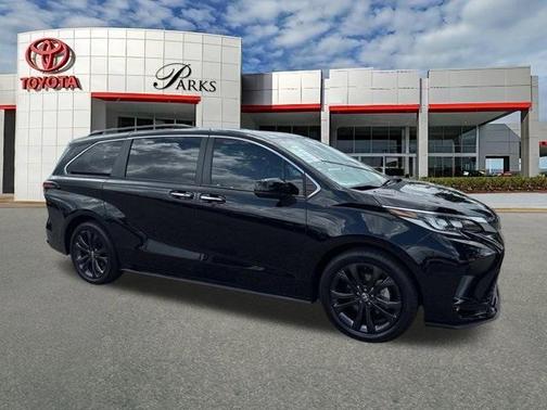 2022 Toyota Sienna XSE 7 Passenger