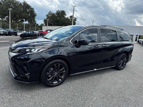 2022 Toyota Sienna XSE 7 Passenger
