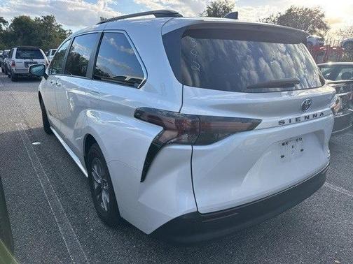 2024 Toyota Sienna XLE
