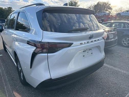 2024 Toyota Sienna XLE