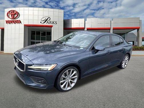 Bursting Blue Metallic 2021 Volvo S60 T5 Momentum