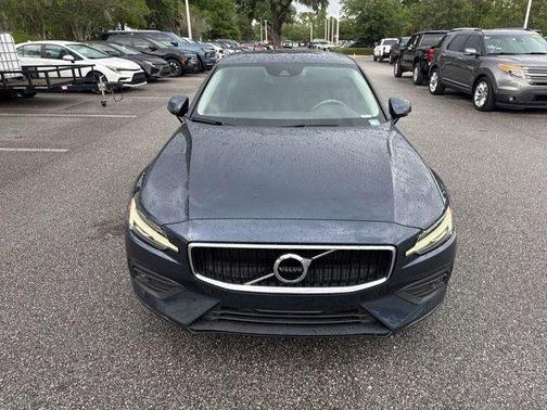 Bursting Blue Metallic 2021 Volvo S60 T5 Momentum