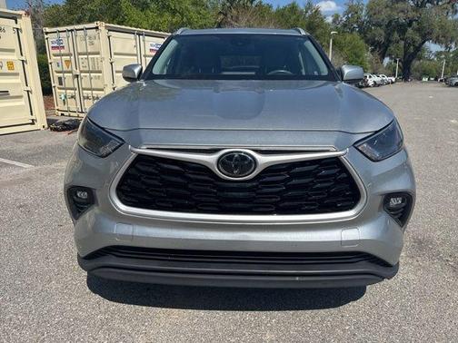 Gray 2023 Toyota Highlander XLE
