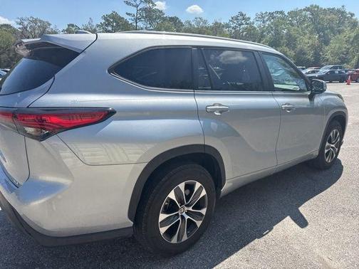 Gray 2023 Toyota Highlander XLE