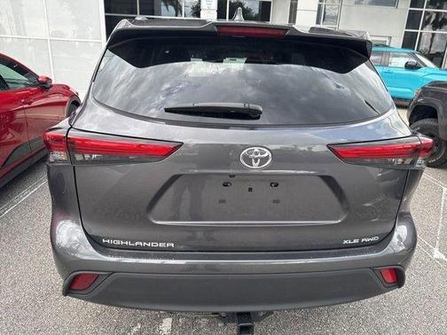 Magnetic Gray Metallic 2022 Toyota Highlander XLE