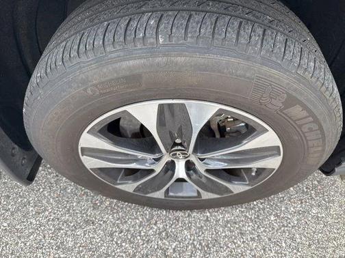 Magnetic Gray Metallic 2022 Toyota Highlander XLE