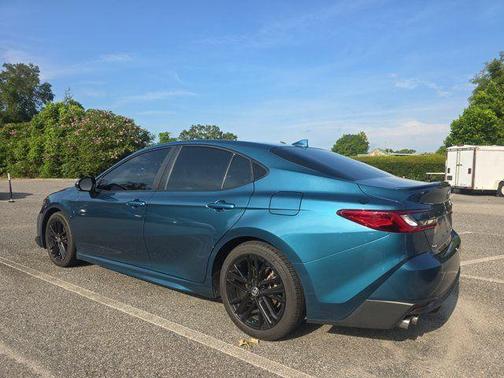 Ocean 2025 Toyota Camry SE