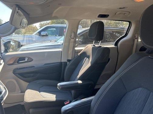 2020 Chrysler Voyager L