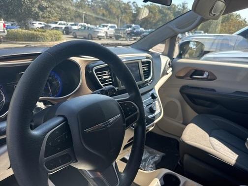 2020 Chrysler Voyager L