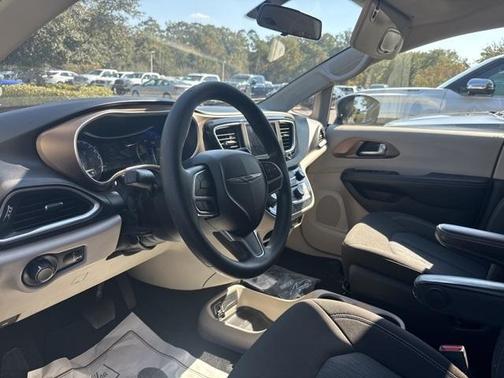 2020 Chrysler Voyager L