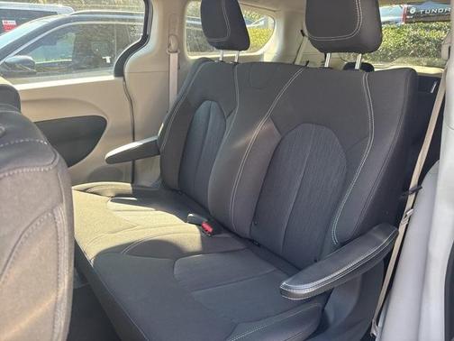 2020 Chrysler Voyager L