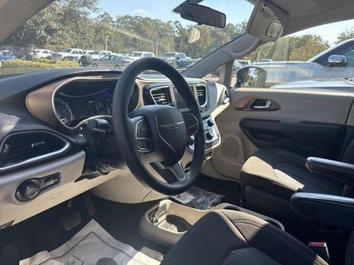 2020 Chrysler Voyager L