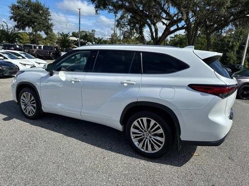 2023 Toyota Highlander Platinum