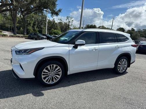 2023 Toyota Highlander Platinum