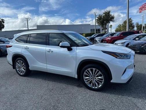 2023 Toyota Highlander Platinum