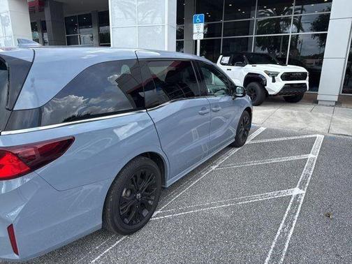 Sonic Gray Pearl 2025 Honda Odyssey Sport-L
