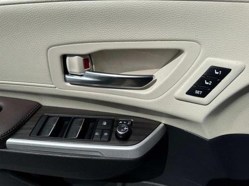 2023 Toyota Sienna Platinum 7 passenger