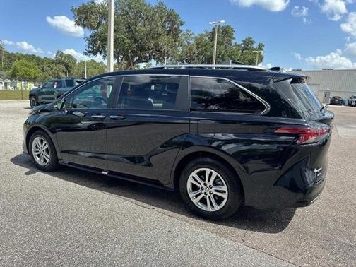 2023 Toyota Sienna Platinum 7 passenger