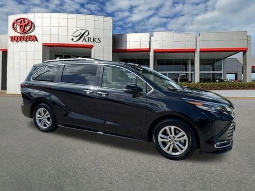 2023 Toyota Sienna Platinum 7 passenger
