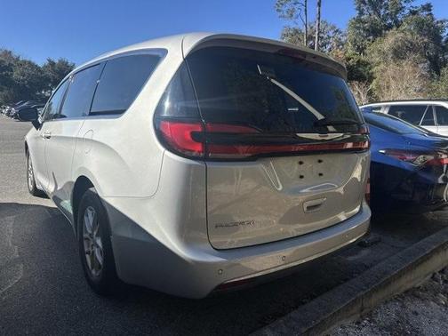 2024 Chrysler Pacifica Touring-L