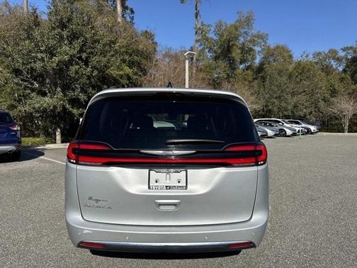 2024 Chrysler Pacifica Touring-L
