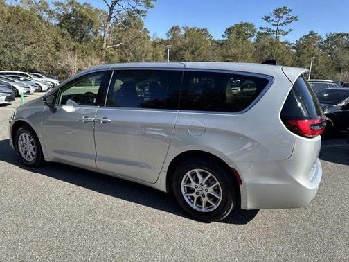 2024 Chrysler Pacifica Touring-L