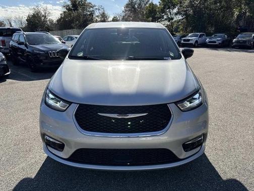 2024 Chrysler Pacifica Touring-L