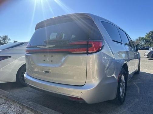 2024 Chrysler Pacifica Touring-L