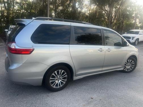 2019 Toyota Sienna XLE