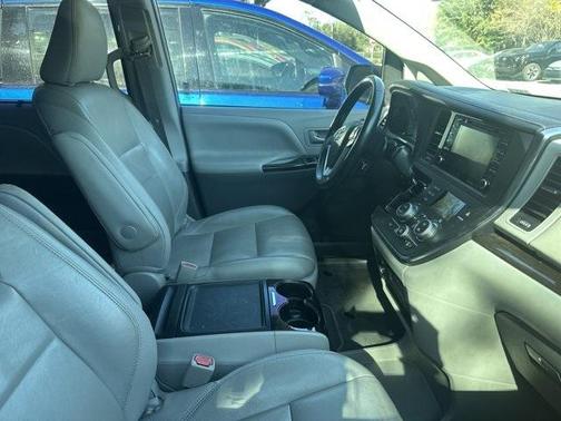 2019 Toyota Sienna XLE