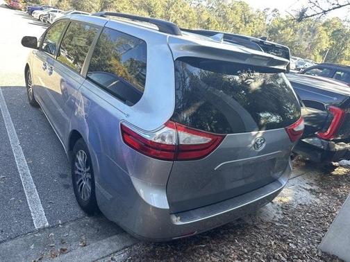 2019 Toyota Sienna XLE