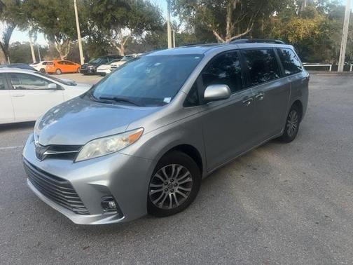 2019 Toyota Sienna XLE