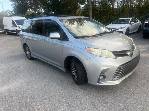 2019 Toyota Sienna XLE