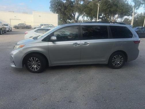 2019 Toyota Sienna XLE