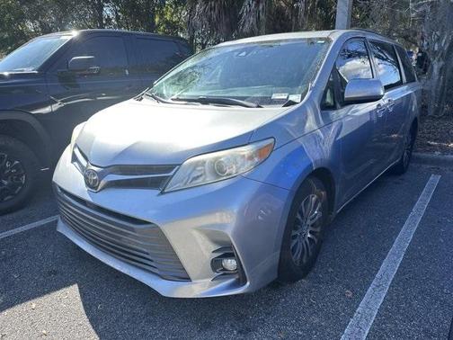2019 Toyota Sienna XLE
