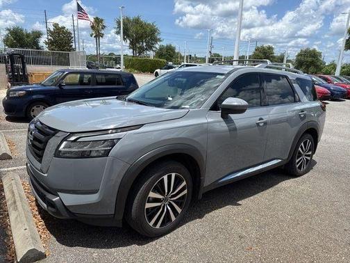 Boulder Gray Pe 2024 Nissan Pathfinder Platinum