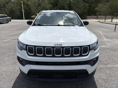 Bright White Clearcoat 2022 Jeep Compass Latitude