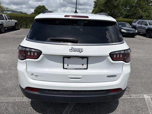 Bright White Clearcoat 2022 Jeep Compass Latitude