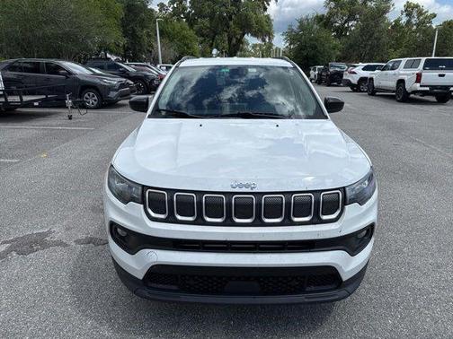 Bright White Clearcoat 2022 Jeep Compass Latitude