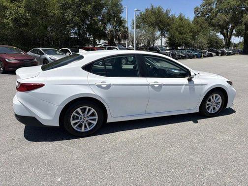 Ice 2025 Toyota Camry LE
