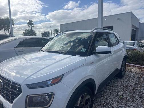 2025 Hyundai VENUE SEL