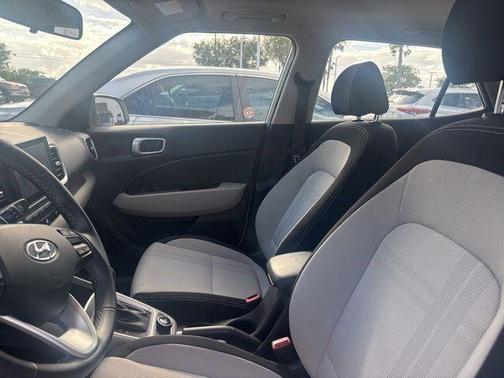 2025 Hyundai VENUE SEL