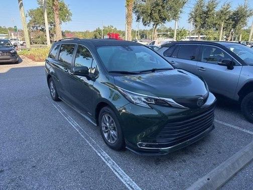 2021 Toyota Sienna XLE